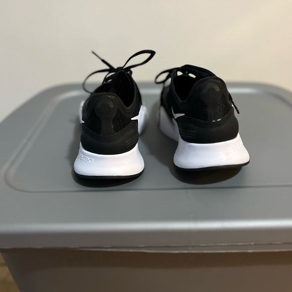 Nike Black and White runners - Picture 5 of 6